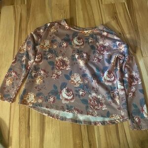 The Line of Style floral top—S